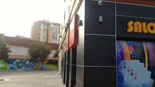 El “juego” junto a las escuelas