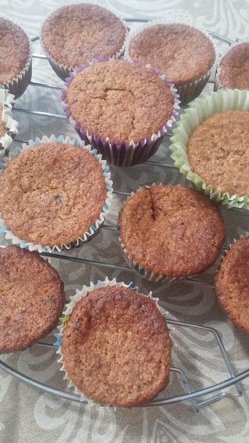 MUFFINS DE PLATANO CON PEPITAS DE CHOCOLATE MUFFINS DE PLATANO CON PEPITAS DE CHOCOLATE