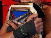 Bayley entro Ring mirada asesina