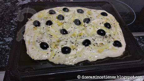 (Pan Casero) Mi primera Focaccia, con aceitunas negras y cebolla (Sin MM) (Nº 23) (Pan Casero) Mi primera Focaccia, con aceitunas negras y cebolla (Sin MM) (Nº 23)