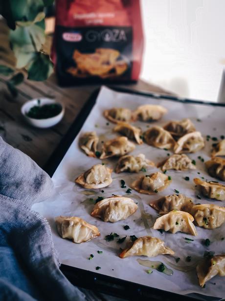 Gyozas de carne al horno con ajito y perejil Gyozas de carne al horno con ajito y perejil