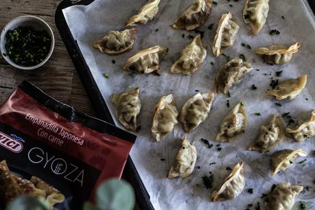 Gyozas de carne al horno con ajito y perejil Gyozas de carne al horno con ajito y perejil