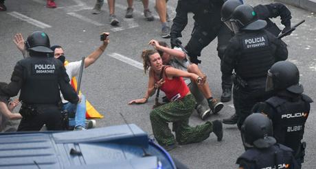 Violentas manifestaciones en varias ciudades catalanas tras la sentencia a los líderes del “procés”