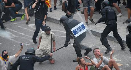 Violentas manifestaciones en varias ciudades catalanas tras la sentencia a los líderes del “procés”