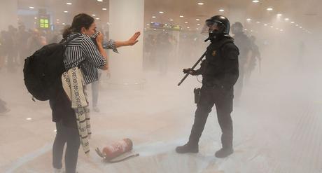 Violentas manifestaciones en varias ciudades catalanas tras la sentencia a los líderes del “procés”