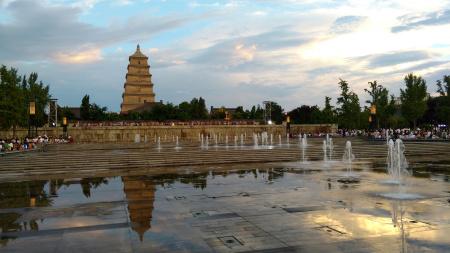 Gran pagoda y reflejos