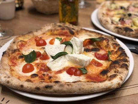 Ruta por Sant Antoni, los mejores bares y restaurantes del barrio comer pizza en sant antoni makekosa