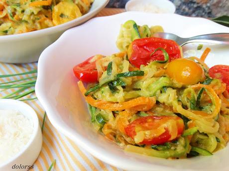Espaguetis de calabacín y zanahoria con parmesano