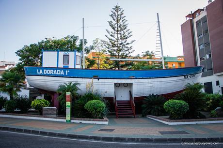 Nerja. Barco de Chanquete, de la serie de TV Verano Azul Los acantilados de Nerja son un balcón natural al Mediterráneo