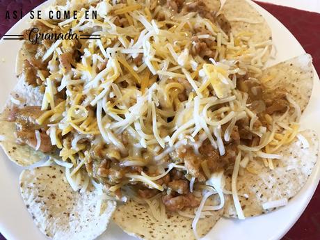 Nachos con pollo en salsa de verduras