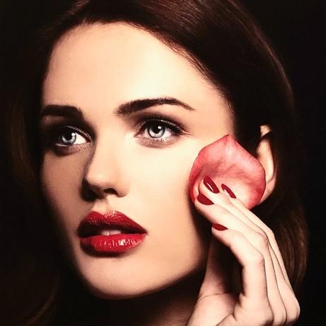 productos-maquillaje-organico-zuii-organic modelo-maquillaje-zuii-organic