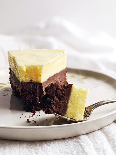 Deliciosa torta de mousse de chocolate y limón. Una combinación irresistible.