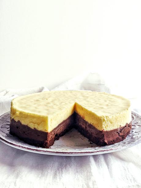Deliciosa torta de mousse de chocolate y limón. Una combinación irresistible.