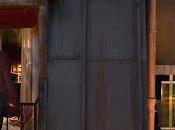 cerca, lejos: rodeado gente pero sólo