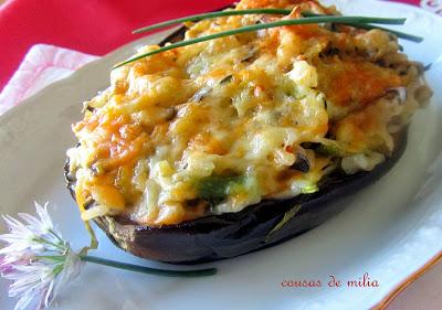 Berenjenas rellenas de arroz, verduras, setas y algas