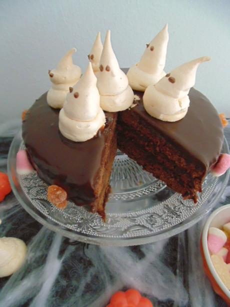 Tarta fantasma de chocolate y gominolas