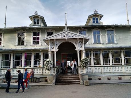 CRÓNICAS BÁLTICAS: HAAPSALU, DÍAS DE NOSTALGIA CRÓNICAS BÁLTICAS: HAAPSALU, DÍAS DE NOSTALGIA