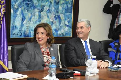 Margarita sorprende y asiste a reunión del CP PLD; ella brilla mejor sin Leonel.