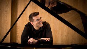 Luis González lleva a Serrat al jazz en el Espacio Turina Luis González lleva a Serrat al jazz en el Espacio Turina