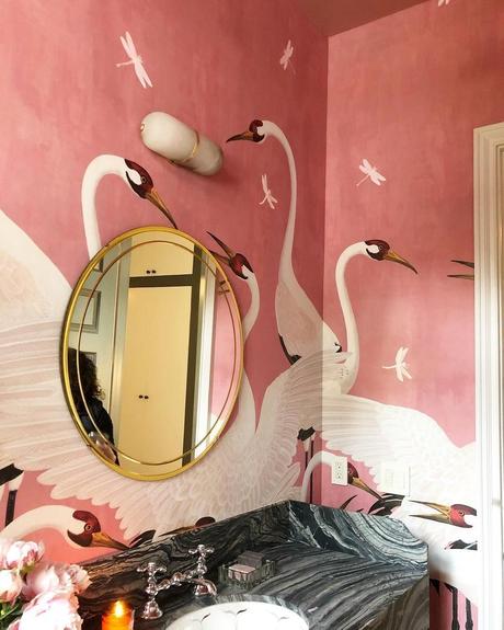 Última obsesión: el papel pintado de garzas de Gucci Image Credit: Alice Lane Interiors