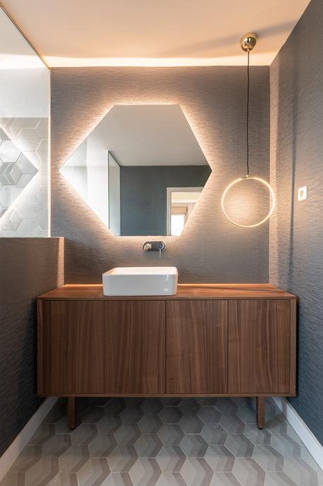 Reforma de baño | Espejos geométricos y luces led