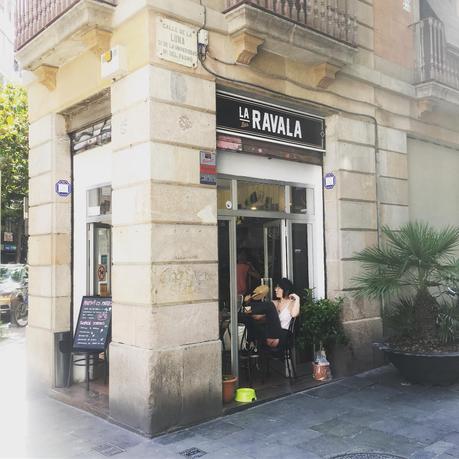 Es muy normal que lo viejo atraiga a lo joven. Es algo as... LaRavala y Olimpic, 2 bares vintage para gente joven