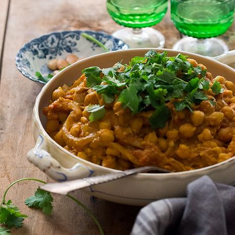 CURRY DE GARBANZOS Y ALMENDRAS