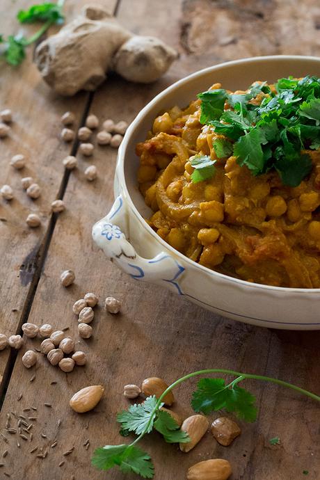 CURRY DE GARBANZOS Y ALMENDRAS