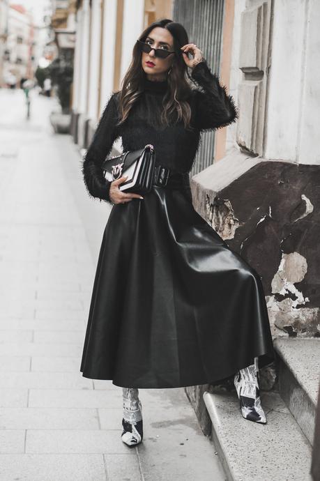 NEWSPAPER PRINT BOOTS - LOOKS PARA LA SEMANA (VIDEO) NEWSPAPER PRINT BOOTS - LOOKS PARA LA SEMANA (VIDEO)