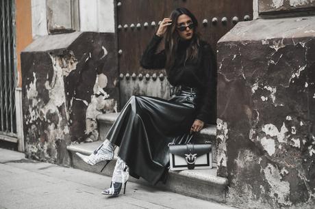 NEWSPAPER PRINT BOOTS - LOOKS PARA LA SEMANA (VIDEO) NEWSPAPER PRINT BOOTS - LOOKS PARA LA SEMANA (VIDEO)