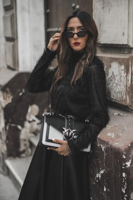 NEWSPAPER PRINT BOOTS - LOOKS PARA LA SEMANA (VIDEO) BOLSO PINKO