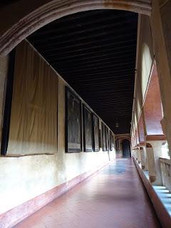 Lienzos de los milagros del claustro mudéjar del Real Monasterio de Santa María de Guadalupe: álbum fotográfico