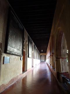 Lienzos de los milagros del claustro mudéjar del Real Monasterio de Santa María de Guadalupe: álbum fotográfico