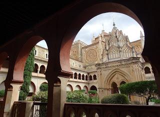 Lienzos de los milagros del claustro mudéjar del Real Monasterio de Santa María de Guadalupe: álbum fotográfico