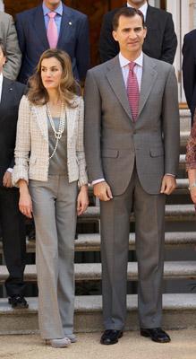 Dña. Letizia visitó la Asociación Española Contra el Cáncer después de conceder varias audiencias en  El Palacio de La Zarzuela