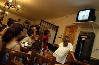 Se investiga si el tiempo excesivo ante la tele es causa o efecto del trastorno de hiperactivdad en niños