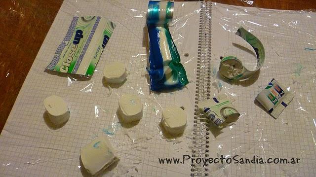 ¿Sabías cómo son los dentífricos multicolores por dentro?