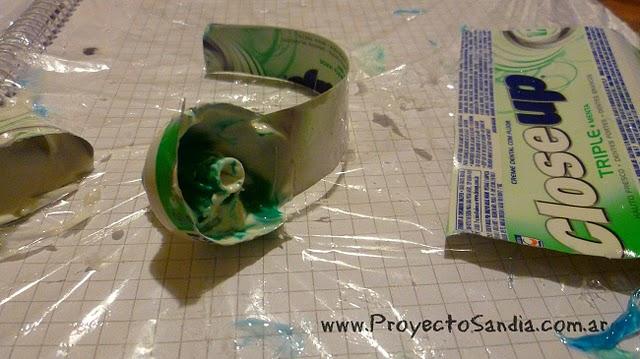 ¿Sabías cómo son los dentífricos multicolores por dentro?