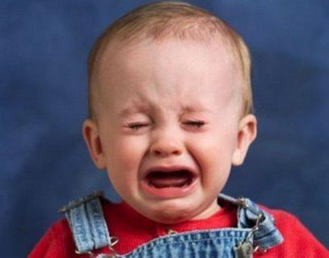 ¿Qué hacer si el bebé se cae desde una superficie alta?