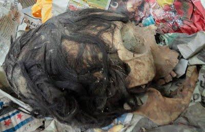 Encuentra calaveras y momias en envío postal