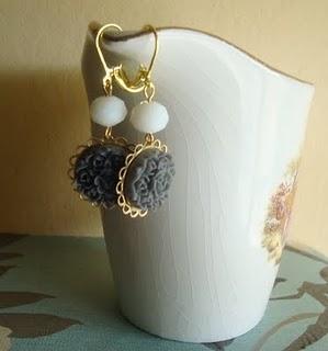 PENDIENTES TULIPÁN GRISES