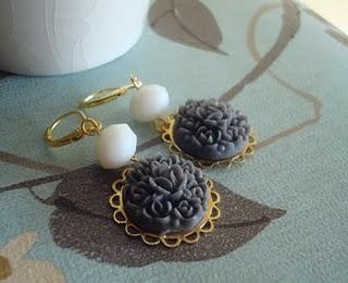 PENDIENTES TULIPÁN GRISES