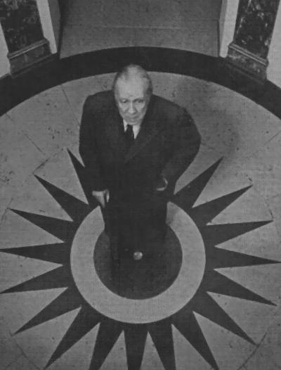 Foto de Jorge Luis Borges tomada en 1969 en el Hôtel des Beaux Arts (París), lugar donde murió Oscar Wilde y donde el mismo Borges manifestó su deseo de morir. Wikipedia