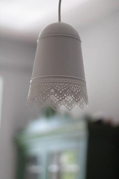 Ikea Hack: una lámpara con un macetero colgante