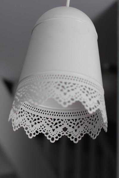 Ikea Hack: una lámpara con un macetero colgante