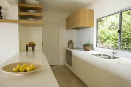 ventilador en el techo sofá gris sillones de mimbre objetos para el hogar étnicos moqueta de fibra natural madera de nogal madera de haya litera modernas habitación infantil con literas blancas diseño de interiores decoración en tonos crema y naturales decoración en blanco y madera decoración de interiores decoración con madera artículo para el hogar del mar 