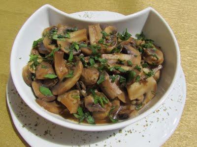 CHAMPIÑONES AL AJILLO