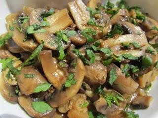CHAMPIÑONES AL AJILLO