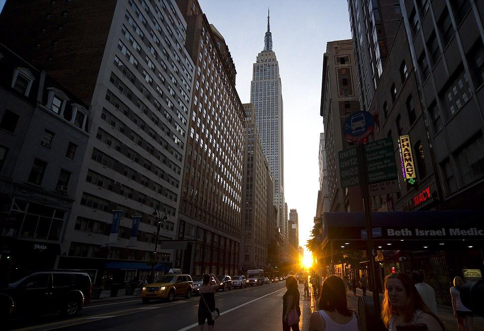 (Espectaculares fotos) Manhattanhenge: Un fenómeno que ocurre sólo dos veces al año