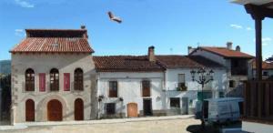 Plaza de pueblo en España 